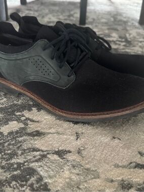 Men's Black Lace-Up Oxford with Contrasting Trim